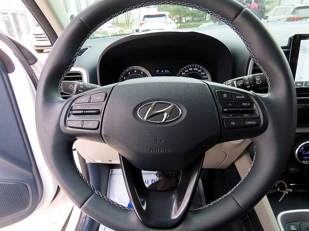 HYUNDAI Venue - Vista 8