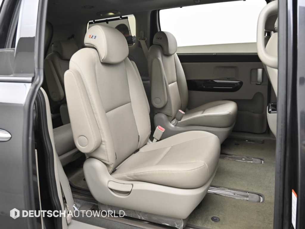 KIA Carnival - Vista 12