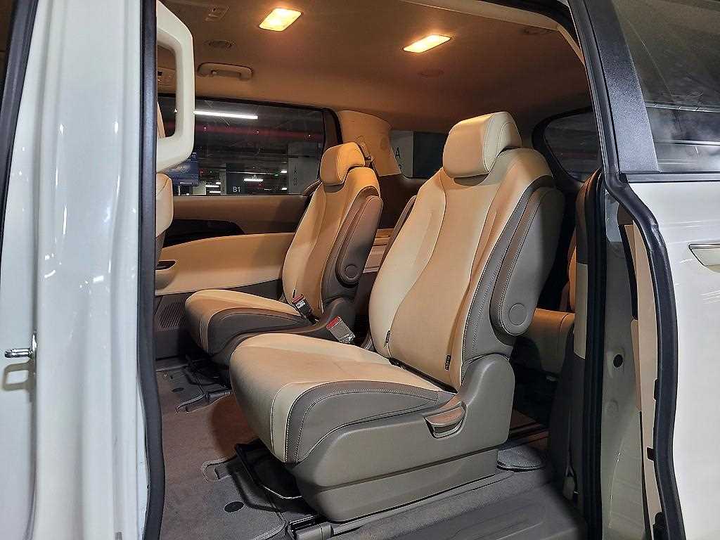 KIA Carnival - Vista 8
