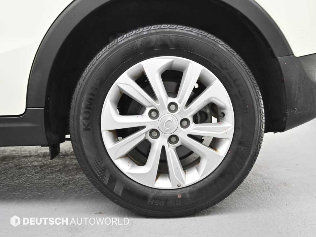 Ssangyong Tivoli - Vista 5