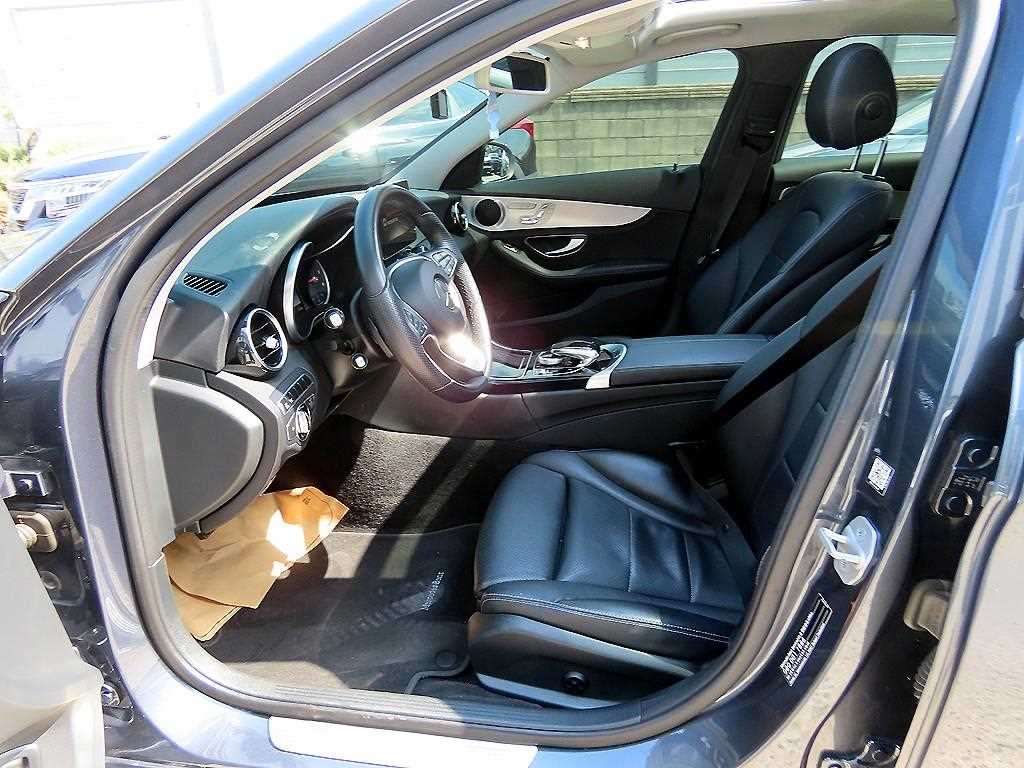 Mercedes Benz C Class - Vista 5