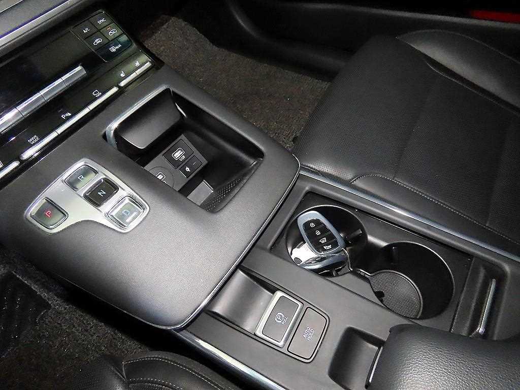 HYUNDAI Grandeur - Vista 12