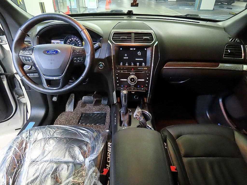 Ford Explorer - Vista 10