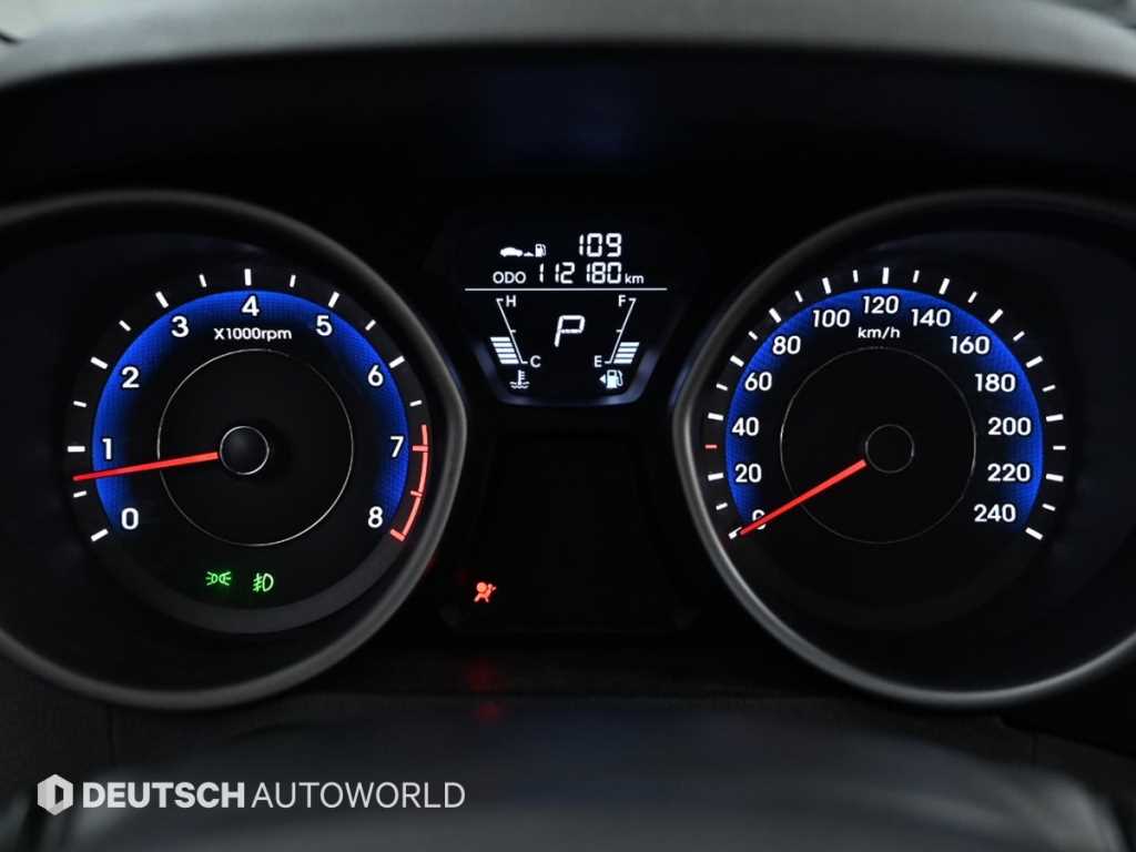 HYUNDAI Avante - Vista 8