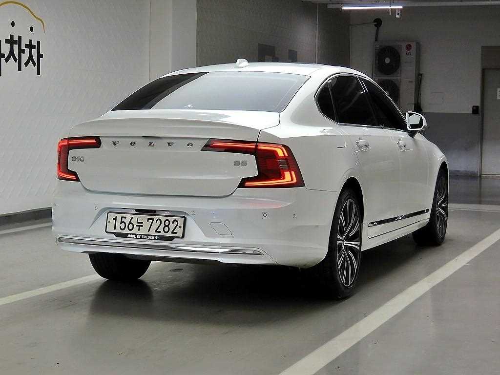 Volvo S90 - Vista 4