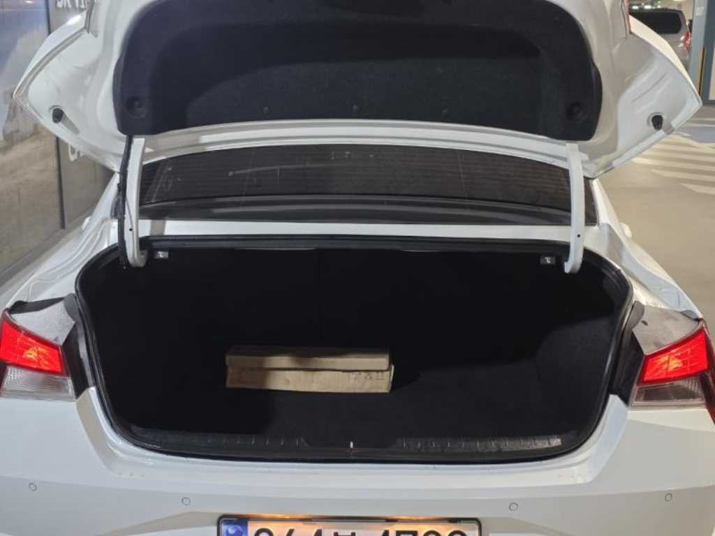 HYUNDAI Avante - Vista 6