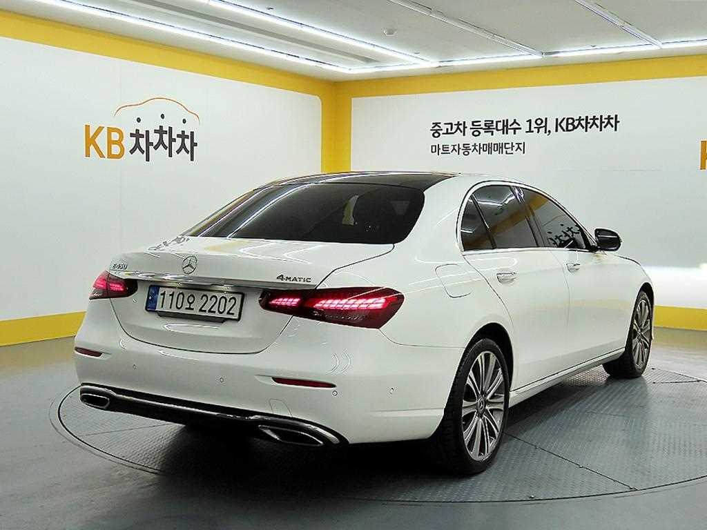 Mercedes Benz E class - Vista 4