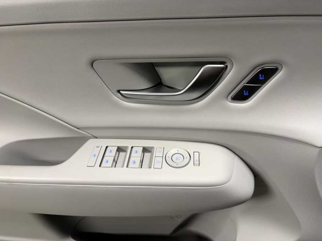 HYUNDAI Kona - Vista 5