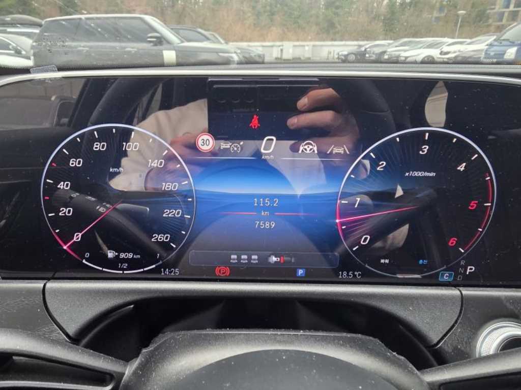 Mercedes Benz E class - Vista 12