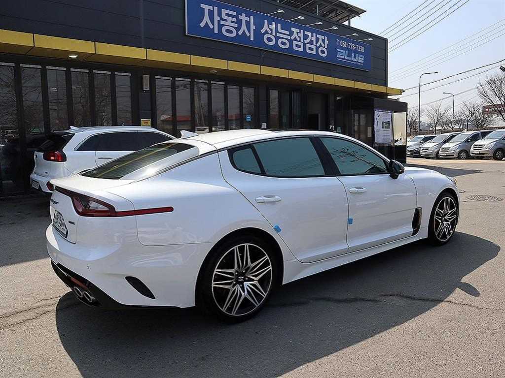 KIA Stinger - Vista 4
