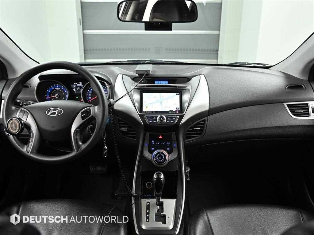 HYUNDAI Avante - Vista 7