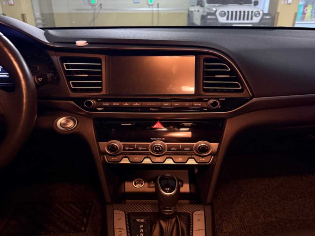 HYUNDAI Avante - Vista 6