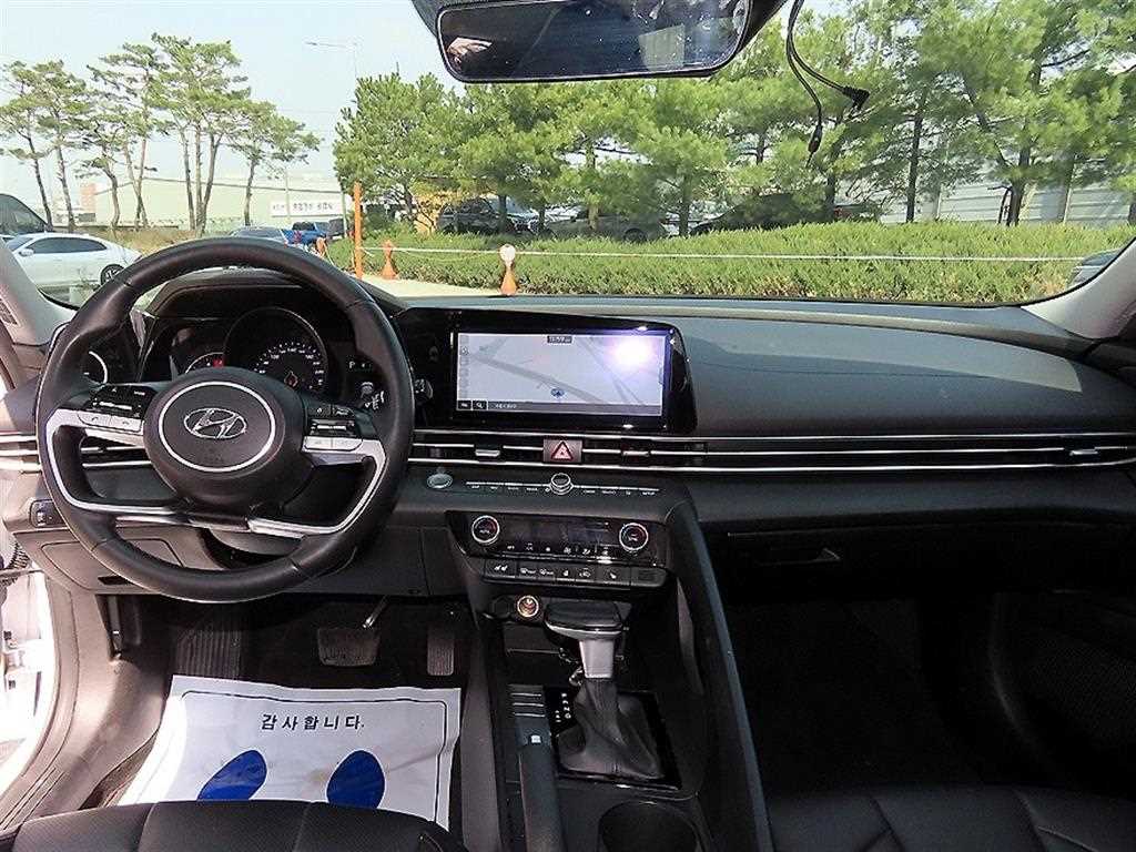 HYUNDAI Avante - Vista 7