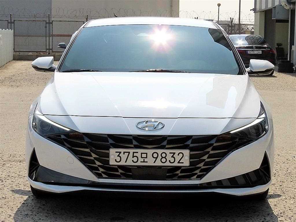 HYUNDAI Avante 2022 Blanco - Importación desde Corea - HF Imports Iquique - Foto 1