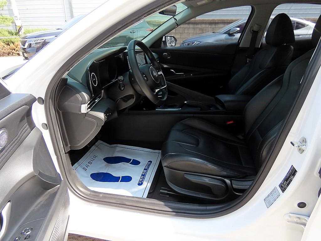 HYUNDAI Avante - Vista 5