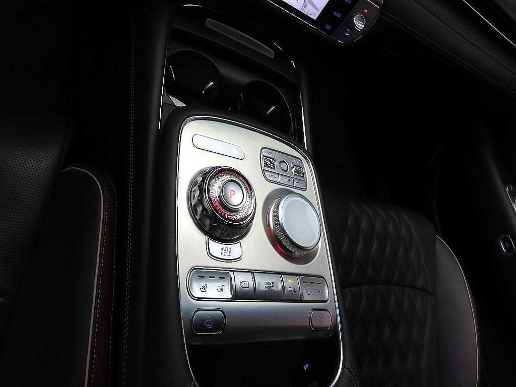 Genesis G90 - Vista 10