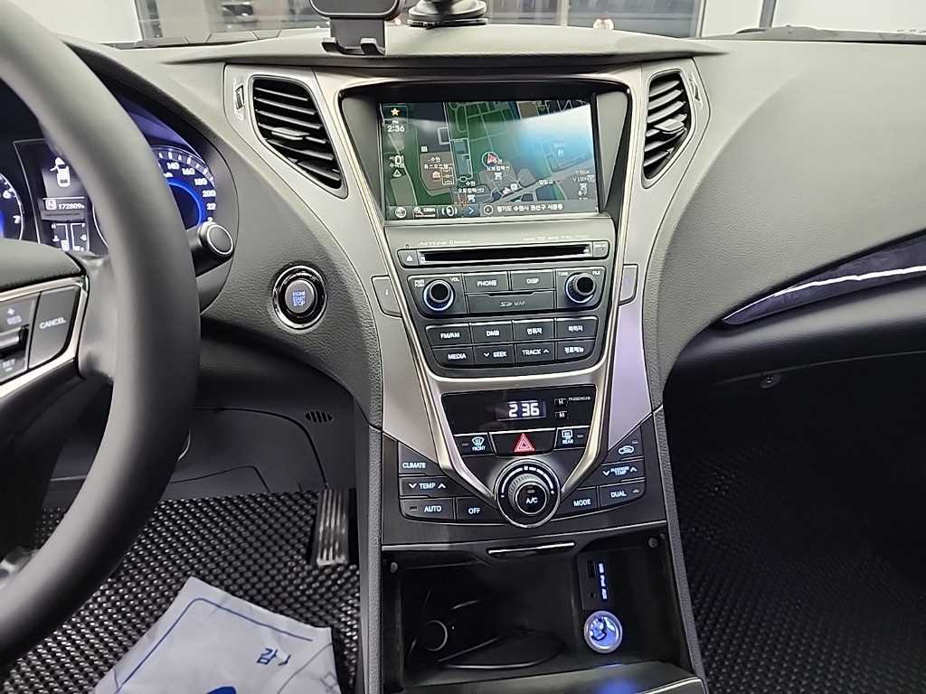 HYUNDAI Grandeur - Vista 10