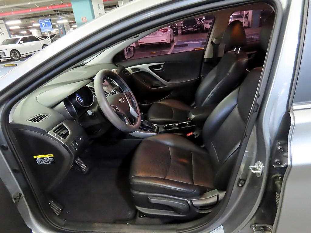 HYUNDAI Avante - Vista 6