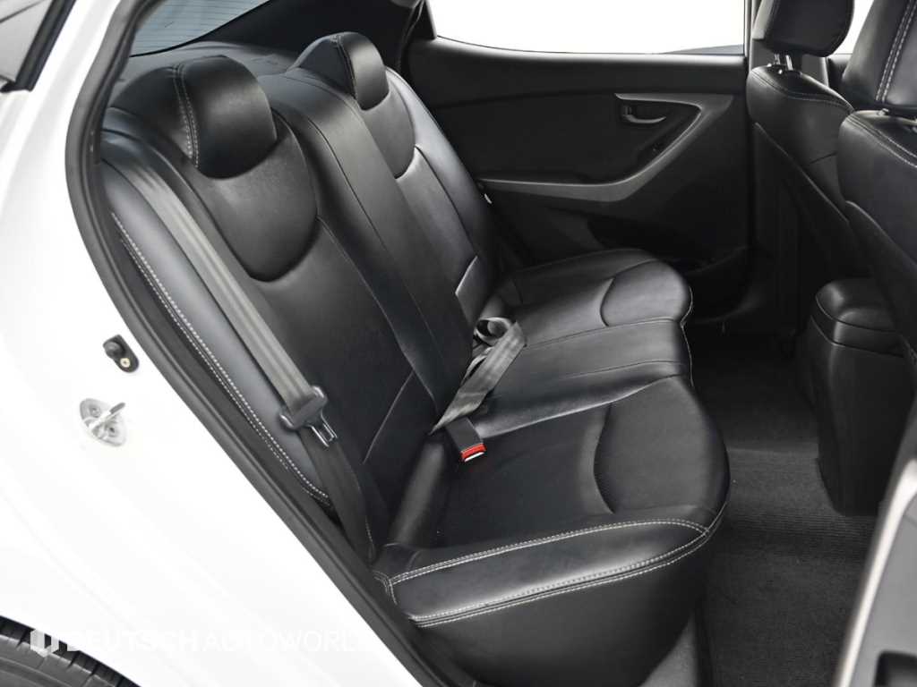 HYUNDAI Avante - Vista 12