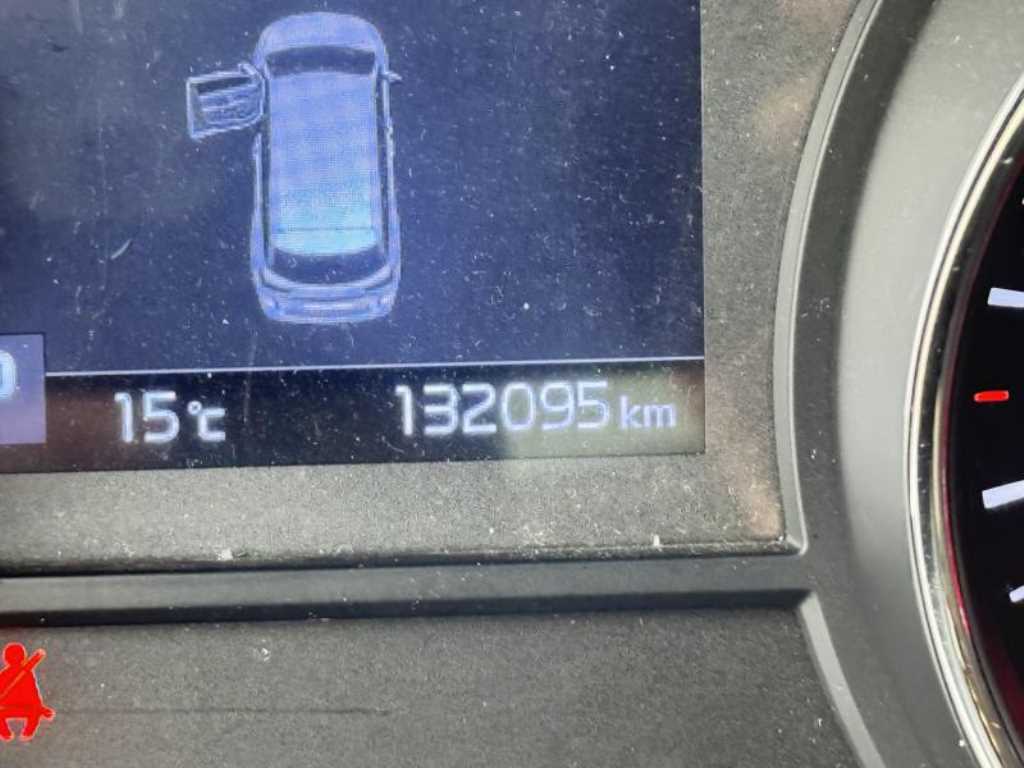 KIA Carnival - Vista 5