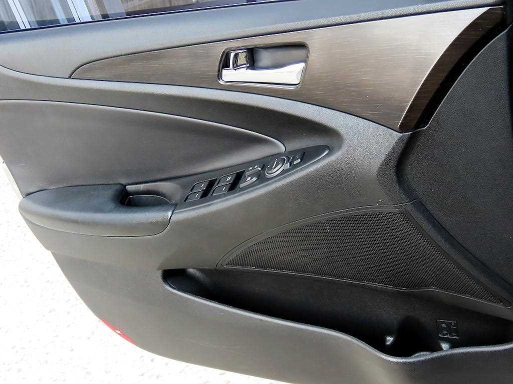 HYUNDAI Sonata - Vista 11