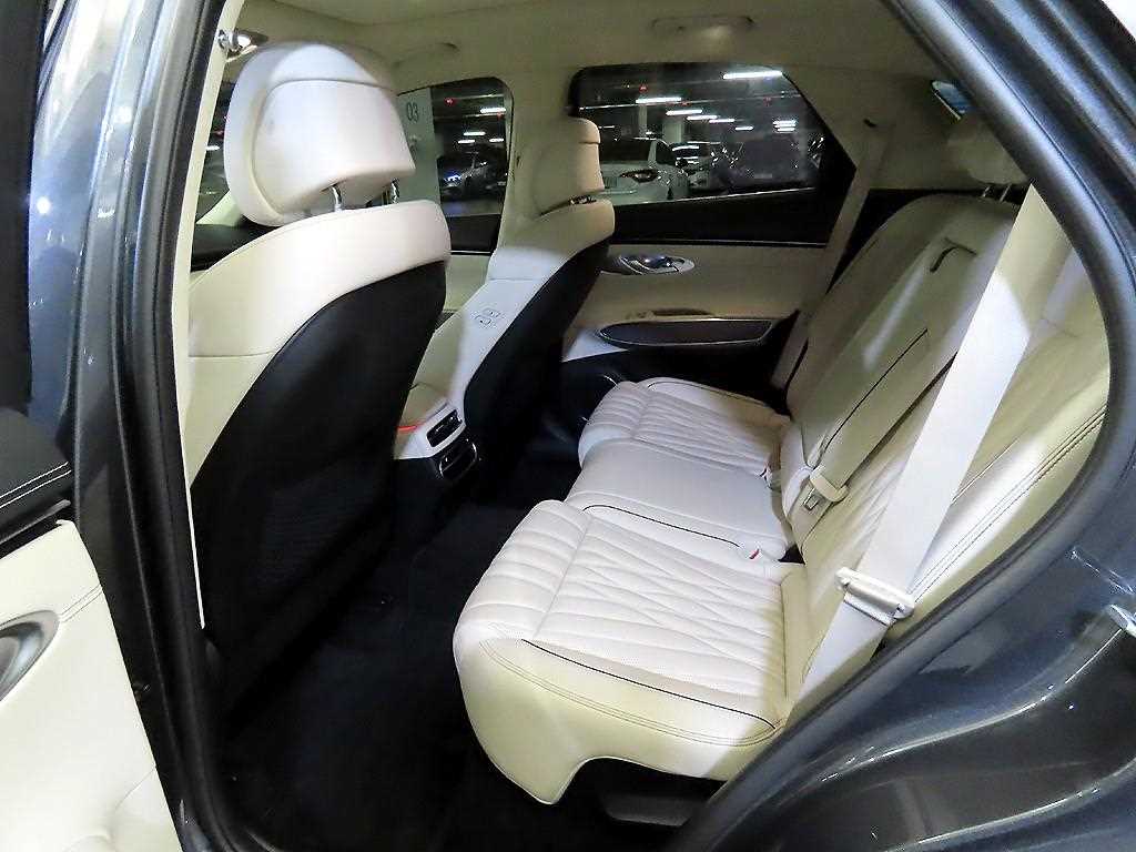 Genesis GV70 - Vista 7