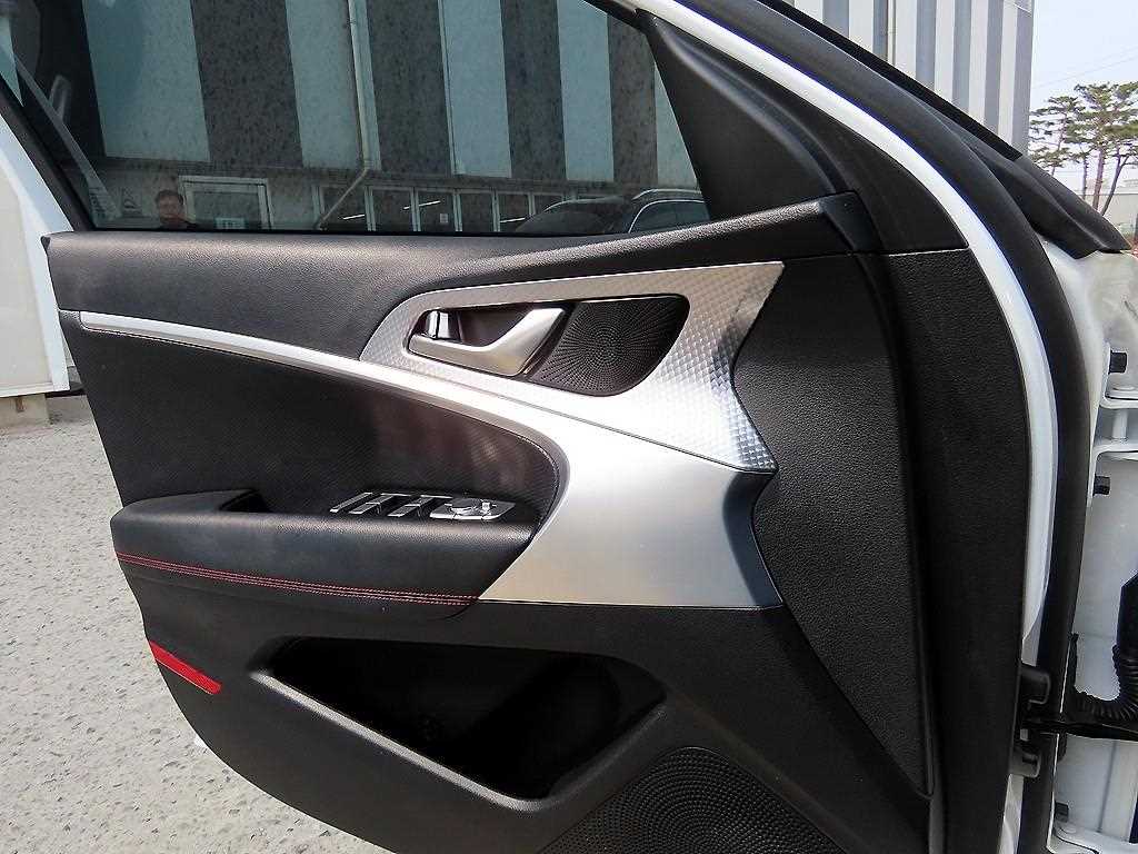 Genesis G70 - Vista 12