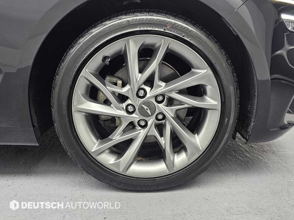 Genesis G70 - Vista 5