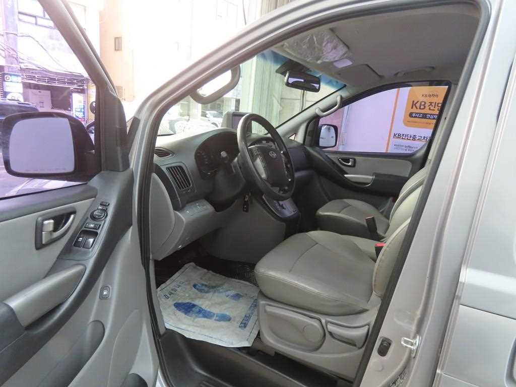 HYUNDAI Starex - Vista 5