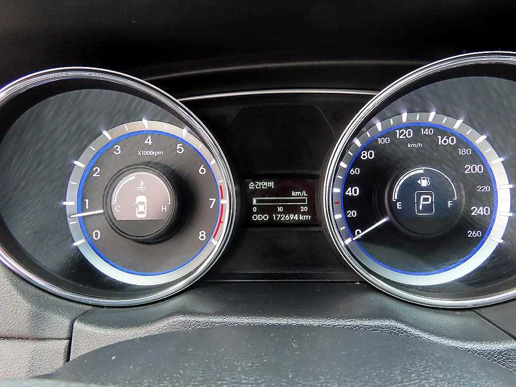 HYUNDAI Sonata - Vista 9