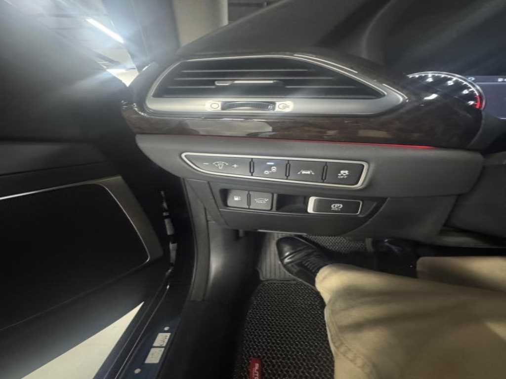 Genesis G90 - Vista 7