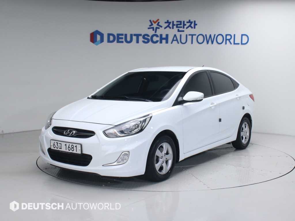 HYUNDAI Accent 2012 Blanco - Importación desde Corea - HF Imports Iquique - Foto 1