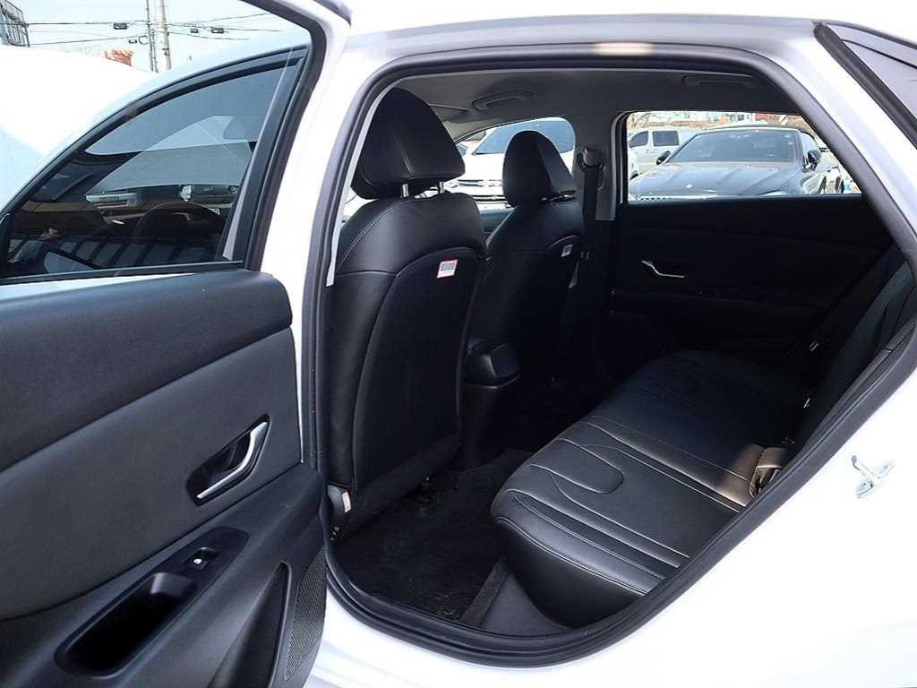 HYUNDAI Avante - Vista 7