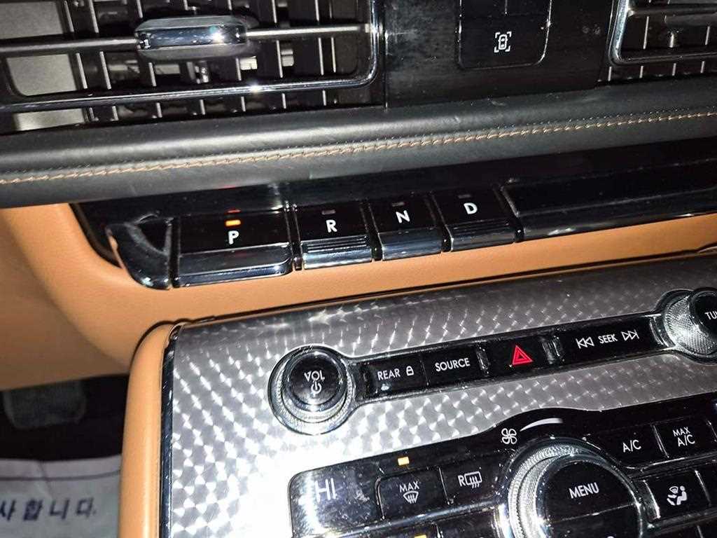 Lincoln Aviator - Vista 11