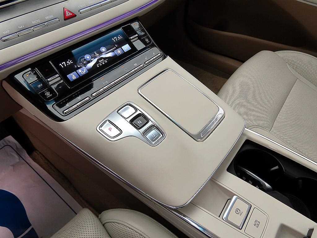 HYUNDAI Grandeur - Vista 11