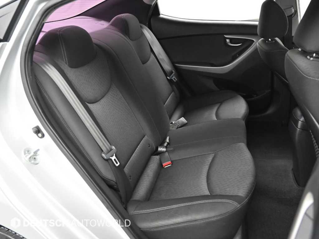 HYUNDAI Avante - Vista 12