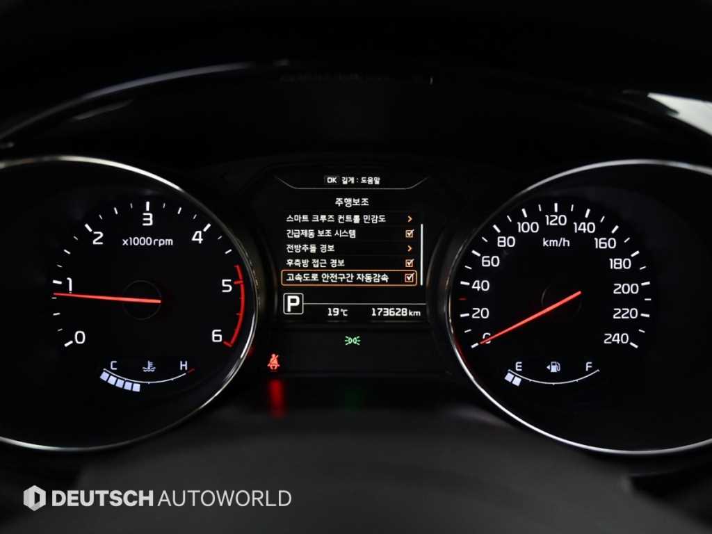 KIA Carnival - Vista 8