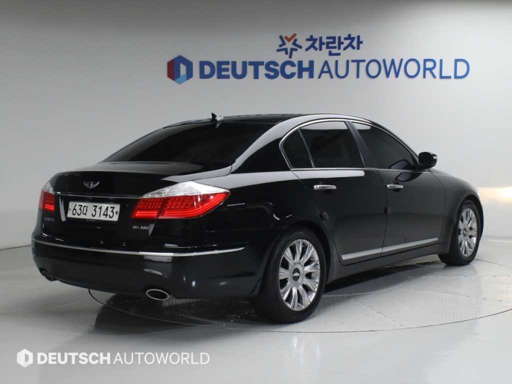 HYUNDAI Genesis - Vista 2