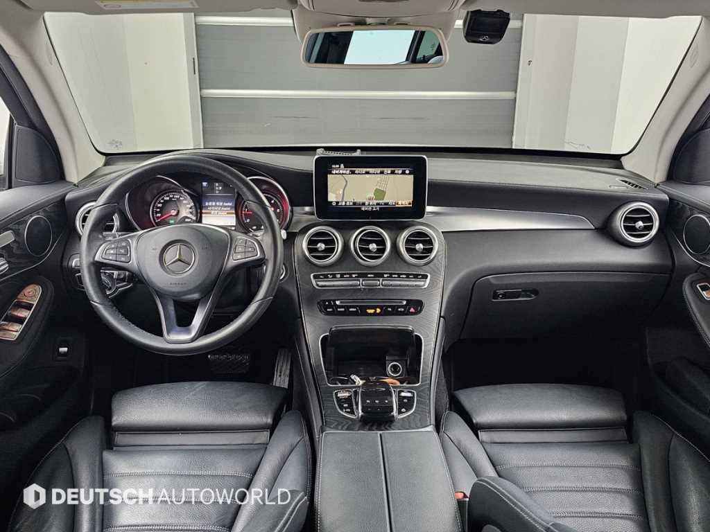 Mercedes Benz GLC Class - Vista 7