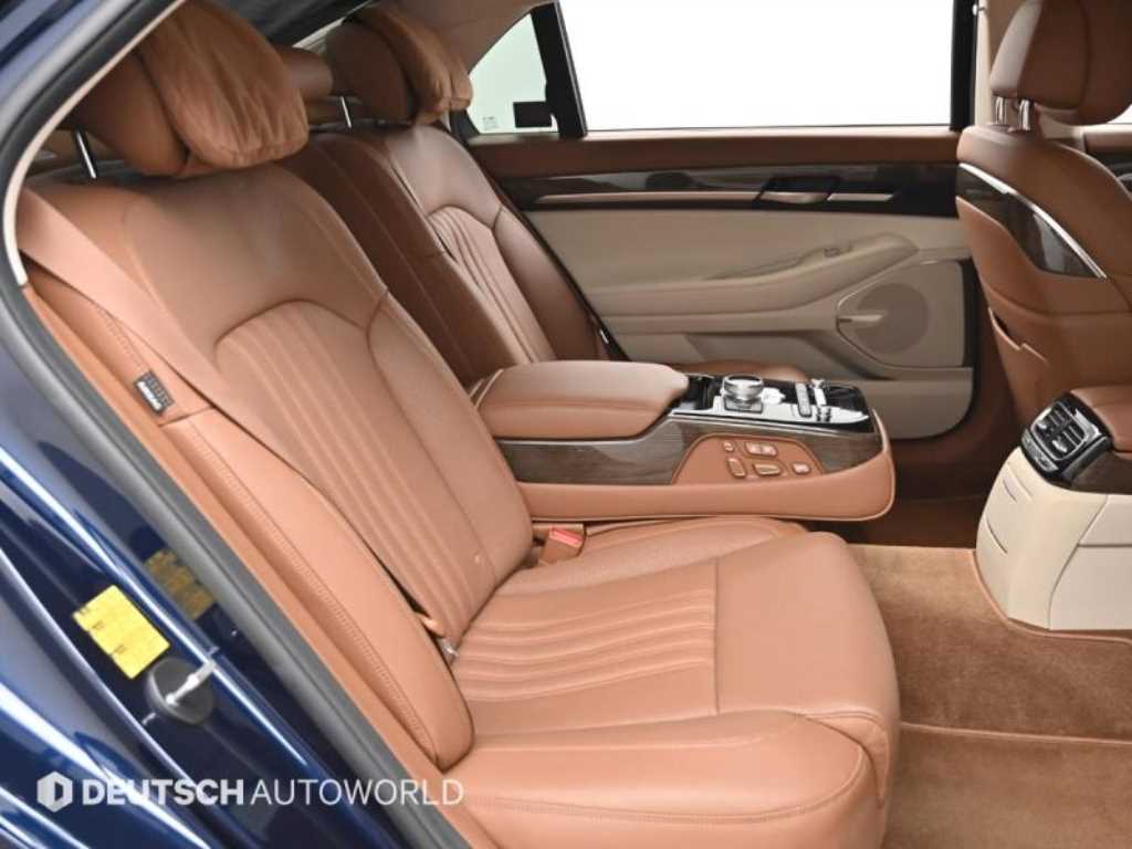 Genesis G90 - Vista 12