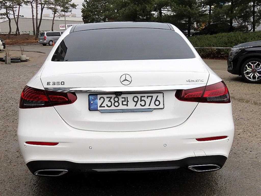 Mercedes Benz E class - Vista 4