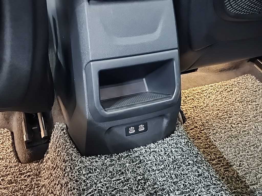 BMW 1 series 2021 Negro - Importación desde Corea - HF Imports Iquique - Foto 13