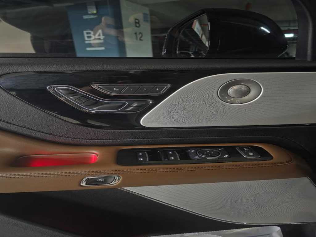 Lincoln Aviator - Vista 8