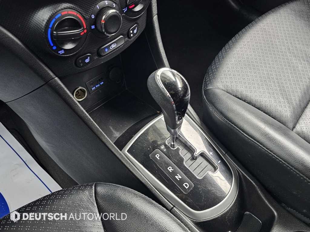 HYUNDAI Accent - Vista 9