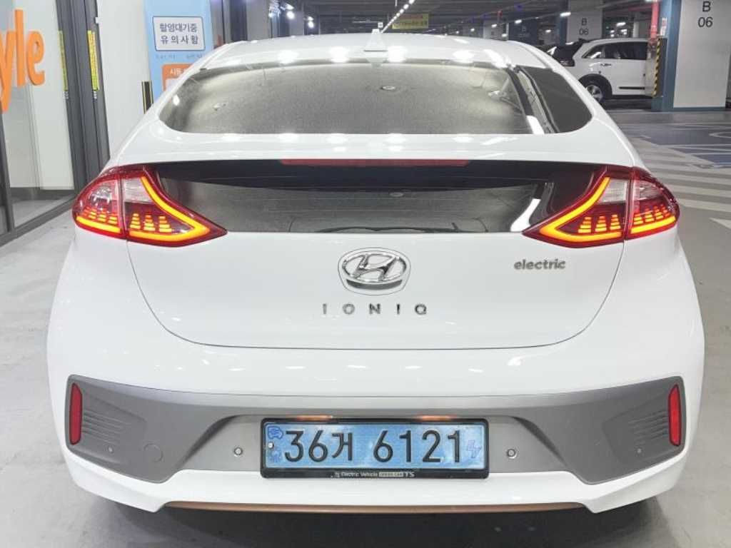 HYUNDAI Ioniq - Vista 5