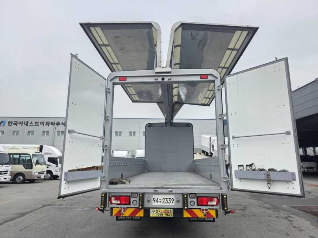 medium and large cargo truck - Vista 8