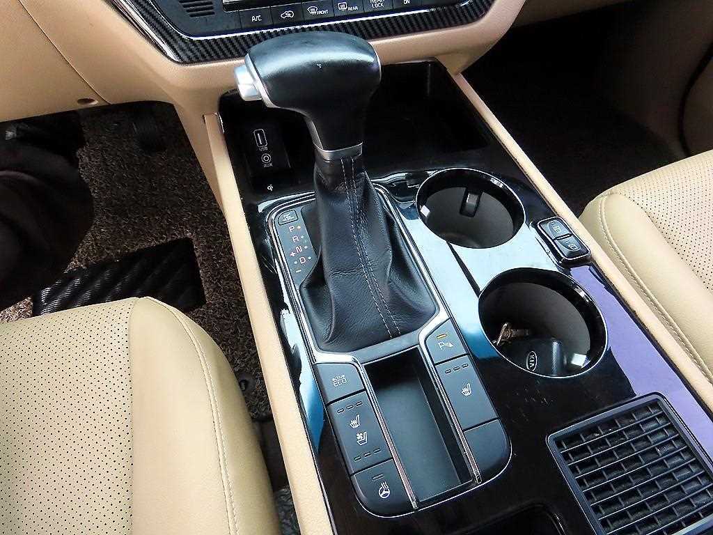 KIA Carnival - Vista 11