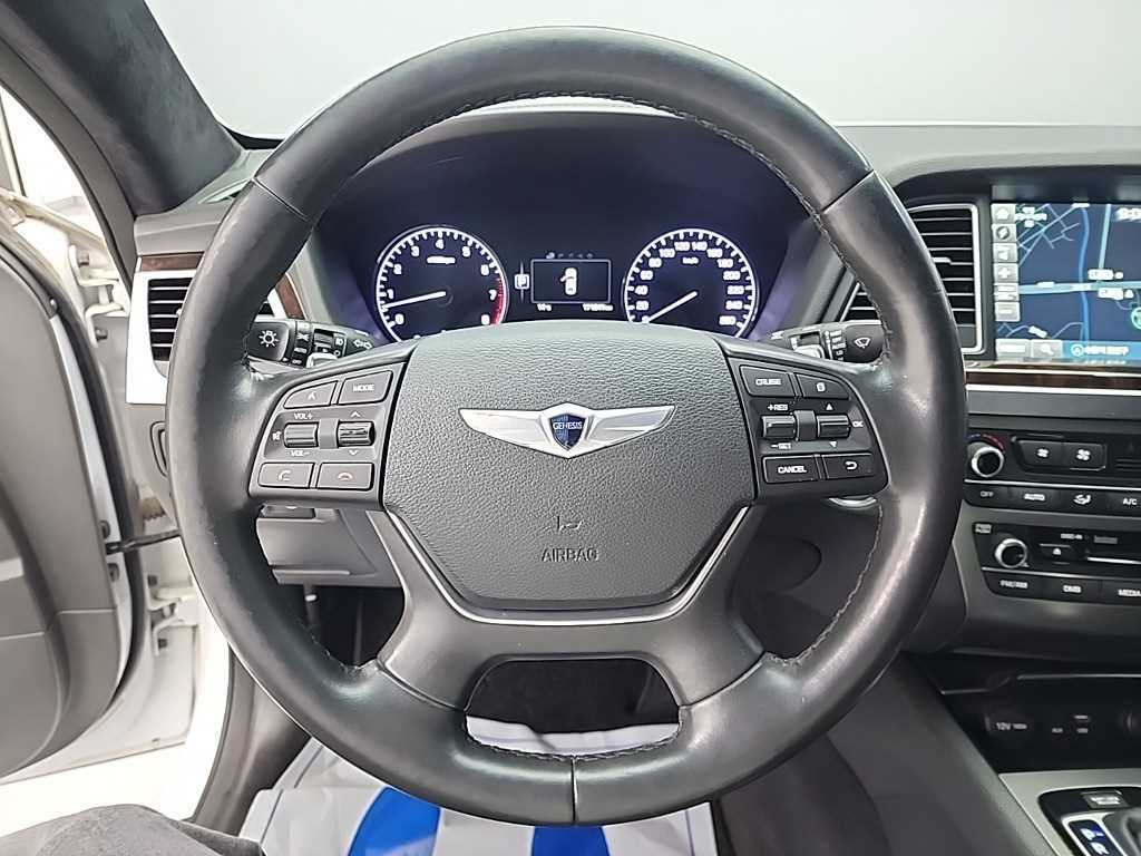 HYUNDAI Genesis - Vista 10