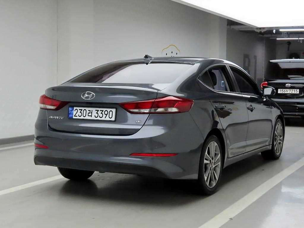 HYUNDAI Avante - Vista 4