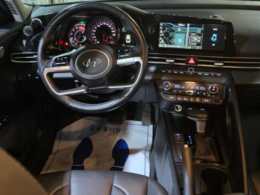 HYUNDAI Avante - Vista 11